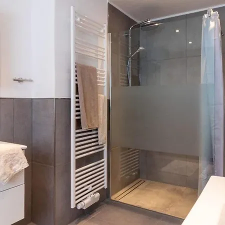 דירה Of Isar Light - A Refined Alpine Retreat לנגריס